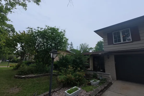411 N ILLINOIS AVE