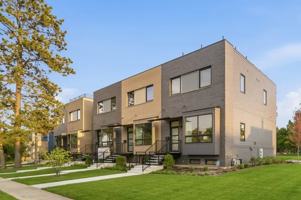 105 PRAIRIE AVE 105C