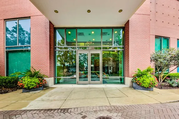 501 N CLINTON ST 2701