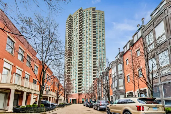 501 N CLINTON ST 2701
