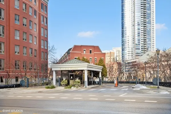 501 N CLINTON ST 2701
