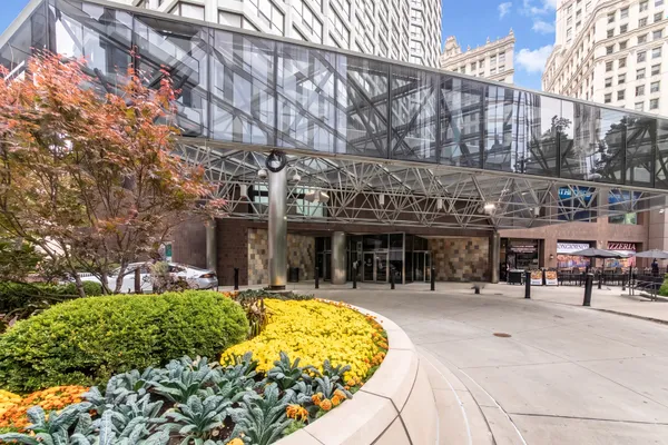 405 N WABASH AVE 4004