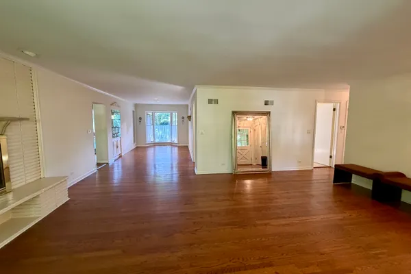 1415 BURR OAK DR