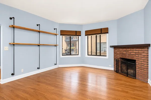 810 W LAKESIDE PL 107