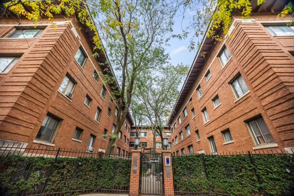 810 W LAKESIDE PL 107