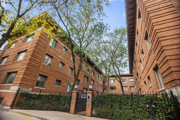 810 W LAKESIDE PL 107