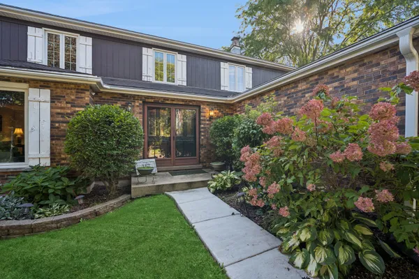 162 AMHERST DR