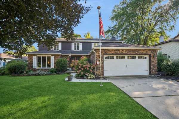 162 AMHERST DR