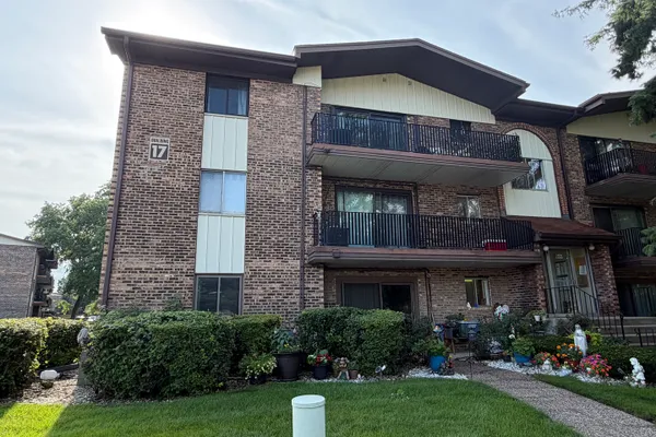 14030 LARAMIE AVE 1707