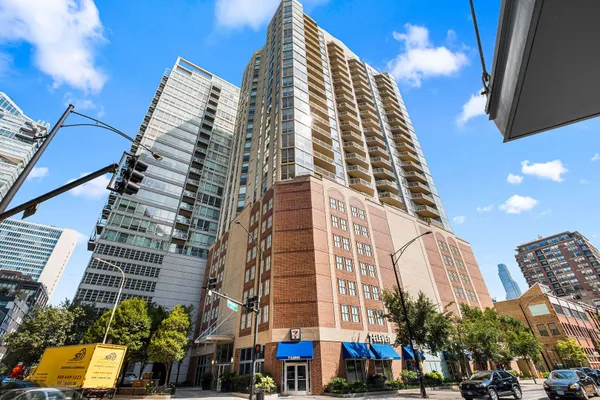 645 N KINGSBURY ST 2201
