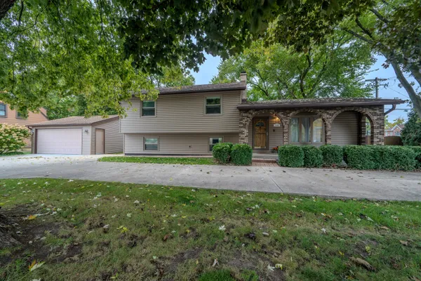 3900 FAIRVIEW AVE