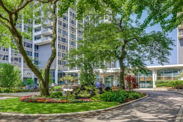 4250 N MARINE DR 911