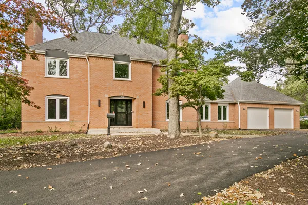 30 STRAUSS LN