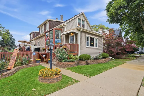 4818 N MENARD AVE