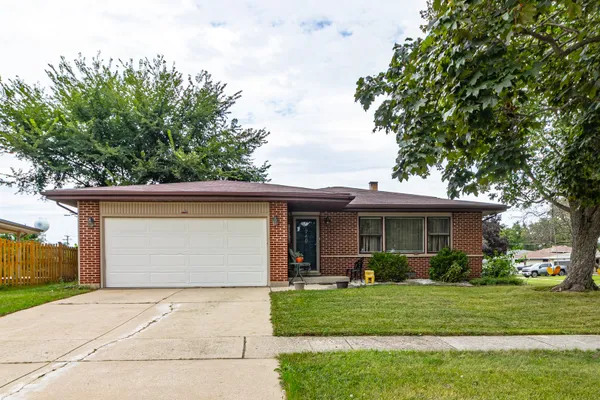 740 BRYN MAWR AVE