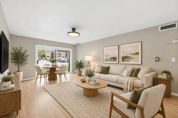 2000 BAYSIDE DR 114