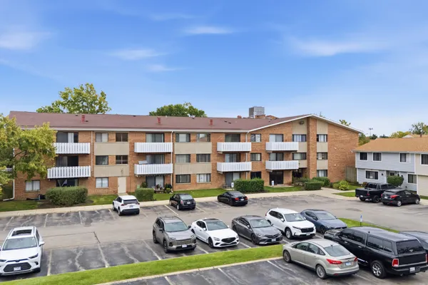 2000 BAYSIDE DR 114