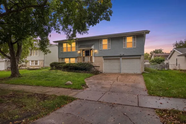 149 S LANCASTER DR