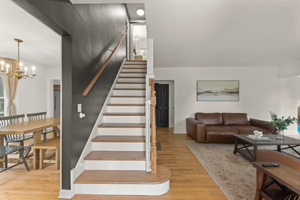 207 N MAIN ST
