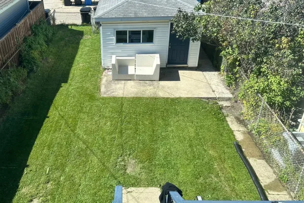 3516 N NEENAH AVE 1
