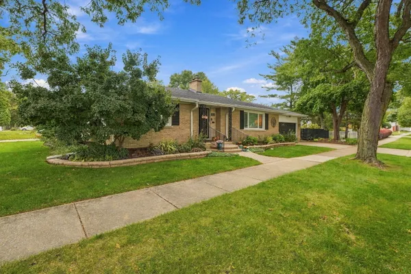 237 W JACKSON ST
