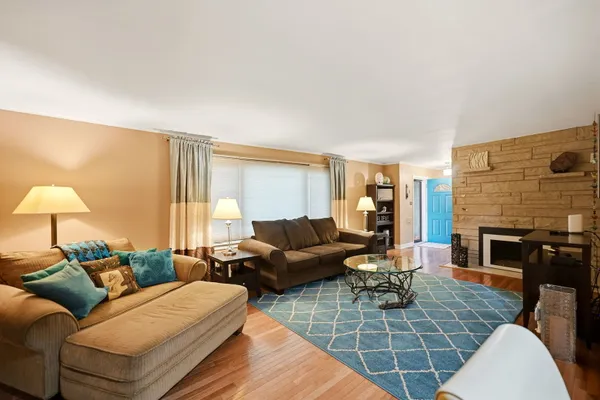 237 W JACKSON ST