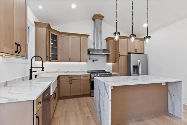 8611 DORR RD