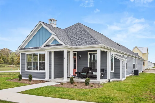 7 JUNIPER LN
