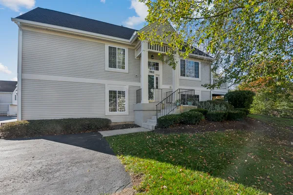 582 CARY WOODS CIR