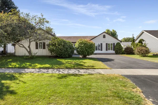 441 MAPLE AVE