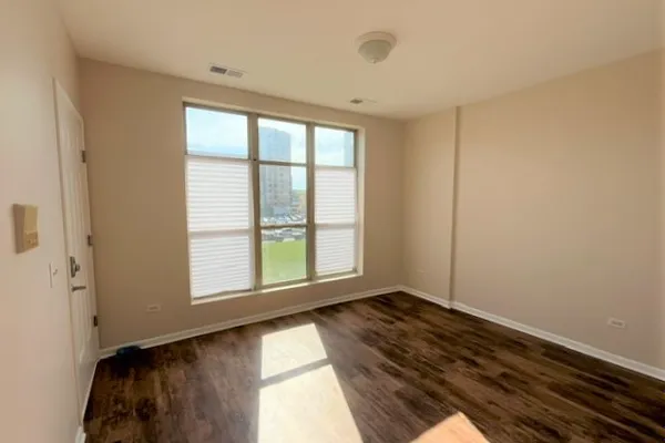328 E 25TH PL 3W