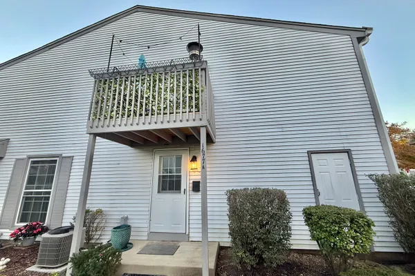 1677 TROWBRIDGE CT A