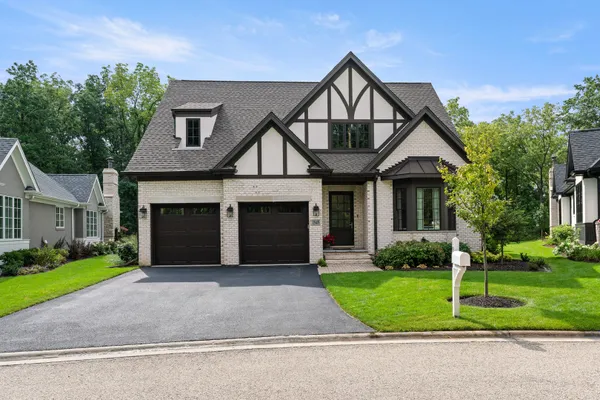 1945 AMBERLEY CT