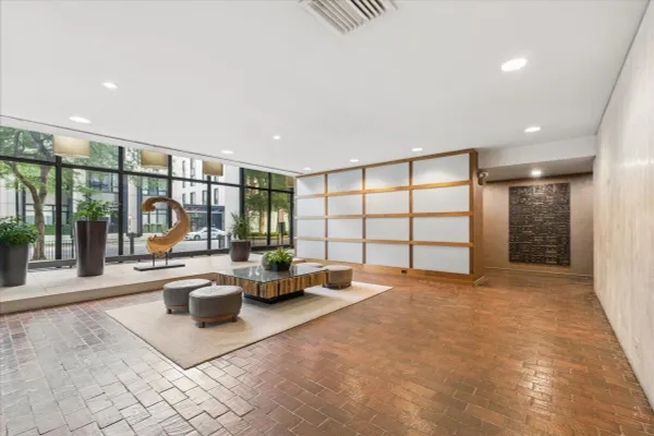 5445 N SHERIDAN RD 3211