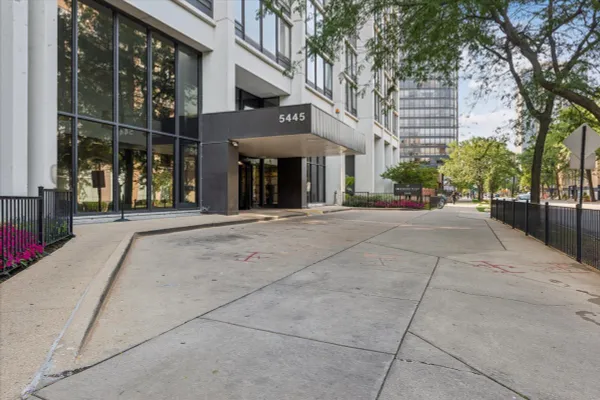 5445 N SHERIDAN RD 3211