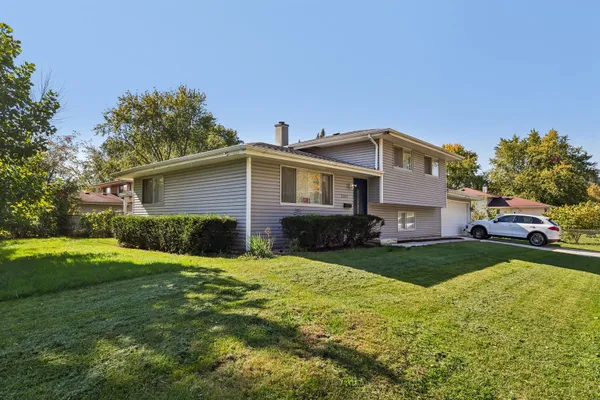 2261 POPLAR AVE