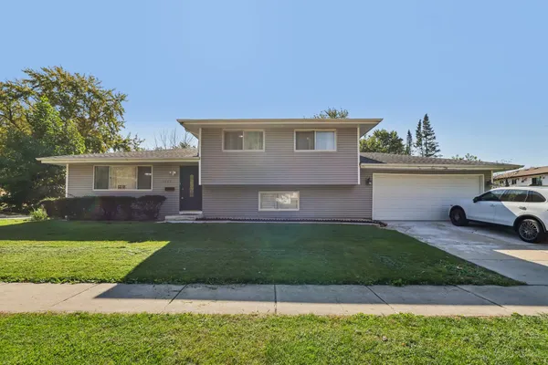 2261 POPLAR AVE