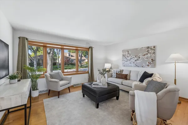 303 E BUTTERFIELD RD