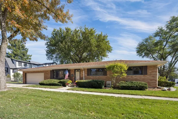 303 E BUTTERFIELD RD
