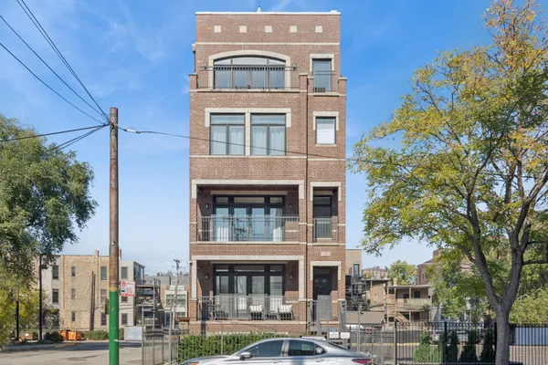 744 W BELMONT AVE 1R