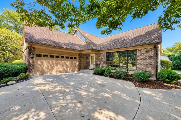 3 ALEXANDRIA DR