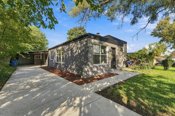 236 N FOREST AVE