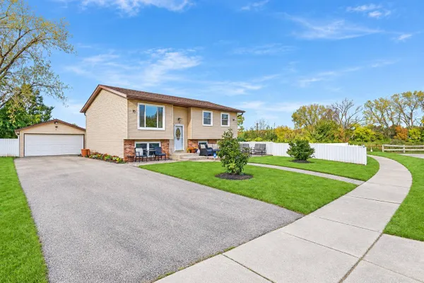 141 PLAINVIEW DR