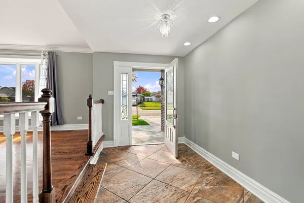 6637 VICTORIA DR