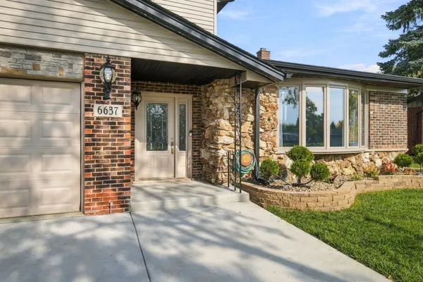 6637 VICTORIA DR