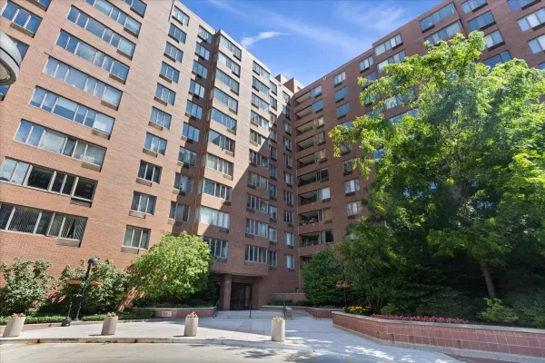 801 S PLYMOUTH CT 906