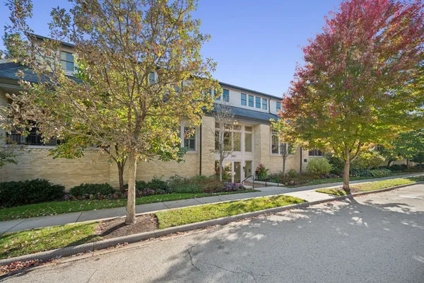 240 WHISTLER RD 1E