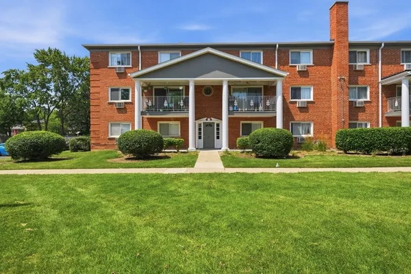 6 E LILLIAN AVE 2B