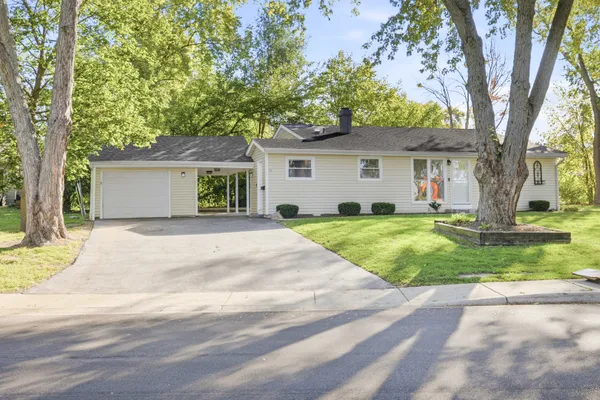 122 CADDY AVE
