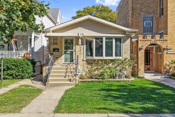 4723 N KILBOURN AVE